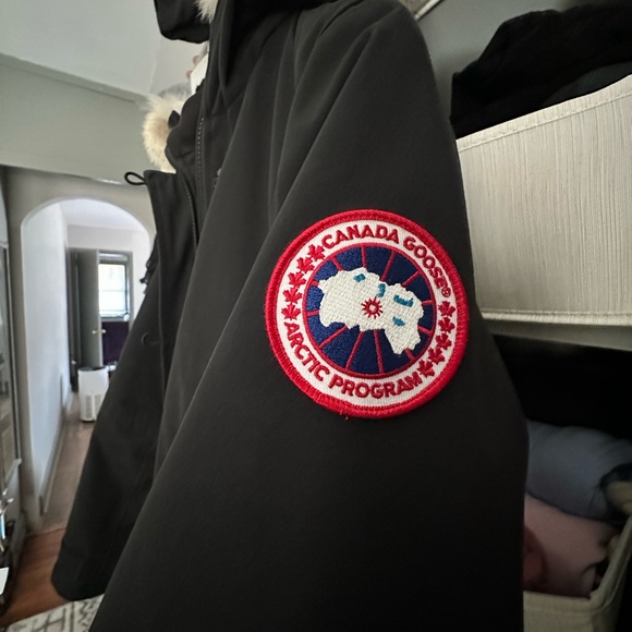 Canada Goose Kensington Jacket - Lightly used, no wear and tear! - Picture 5 of 16